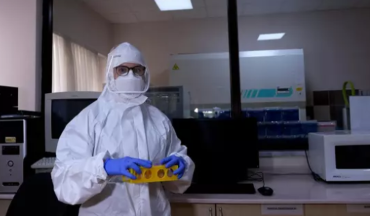 24 saat mesai yapıyorlar! İşte koronavirüs testlerinin yapıldığı laboratuvar G1