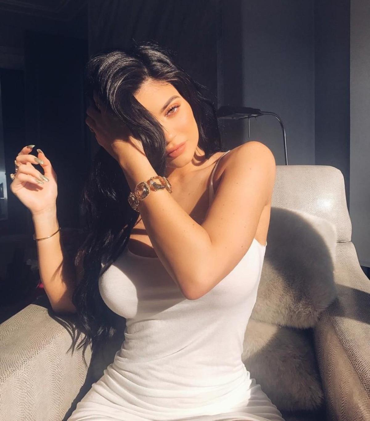 Kylie Jenner 2. kez en gen&ccedil; milyarder ilan edildi