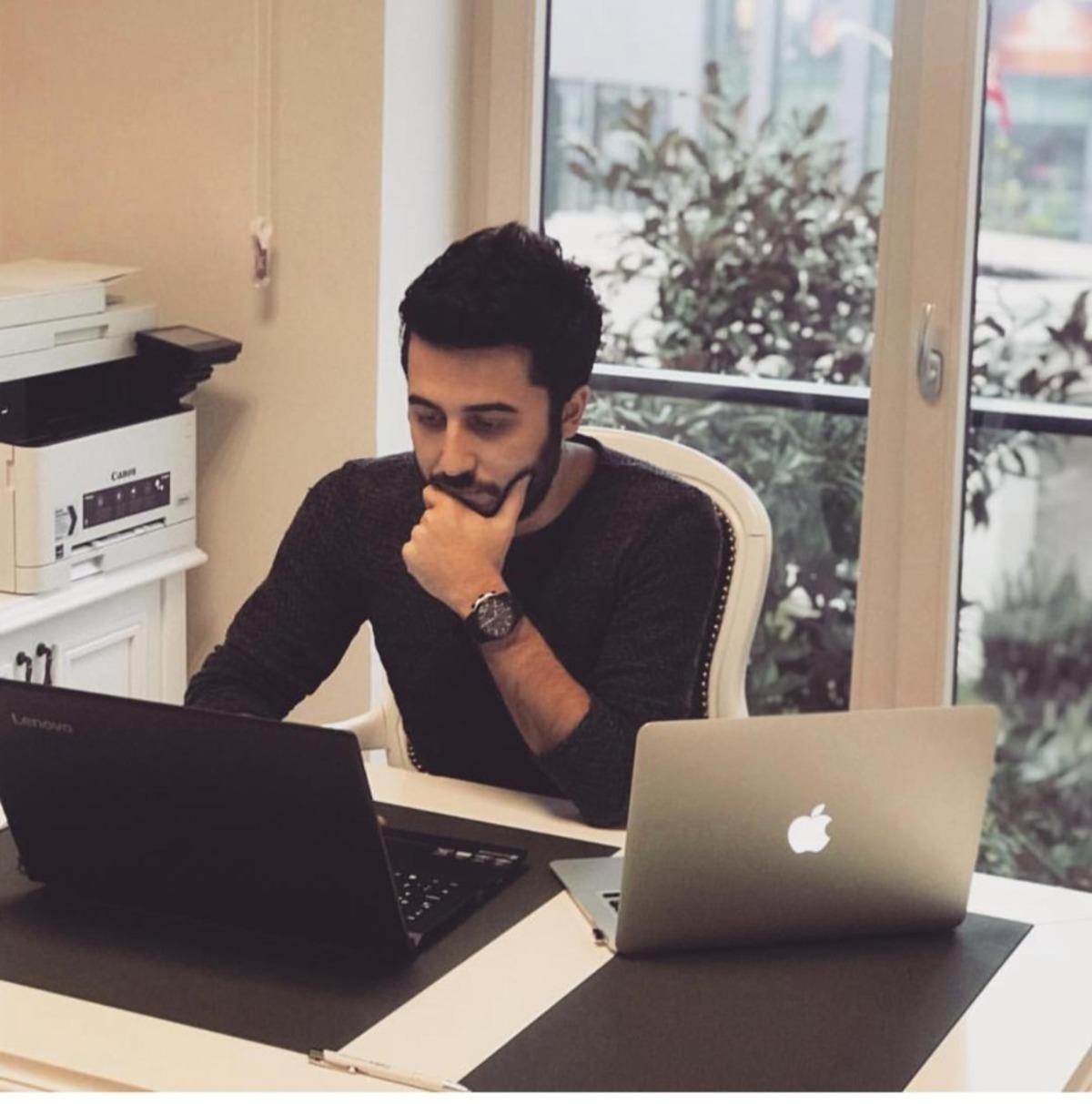 Dubai&rsquo;de Oktay Batal r&uuml;zgarı