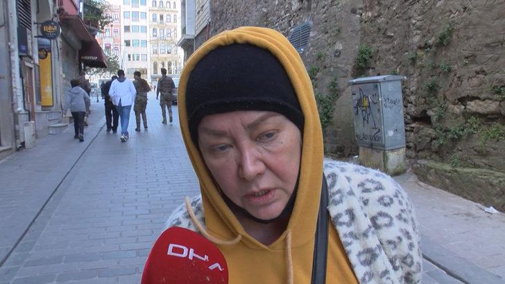 İstiklal Caddesi'nde akılalmaz olay! Para çeken kadının yüzüne öksürüp... G4