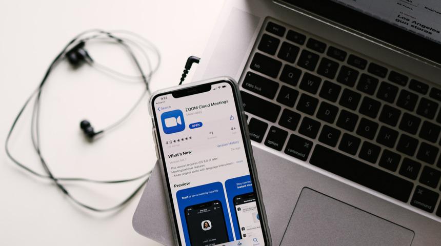 Bir darbe de Google'dan: Google, Zoom kullanımını yasakladı!