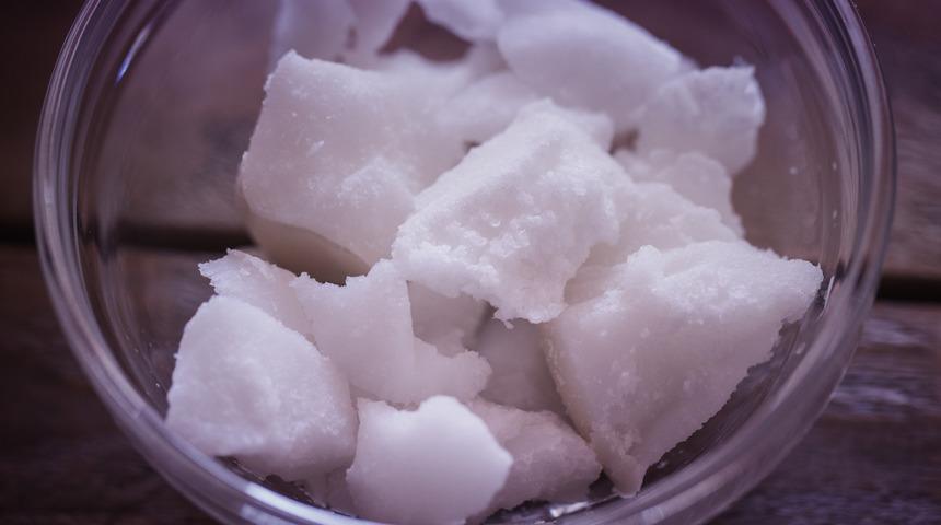 Kuru sa&ccedil;lar i&ccedil;in mucizevi bakım y&ouml;ntemi! Hindistan cevizi yağı...