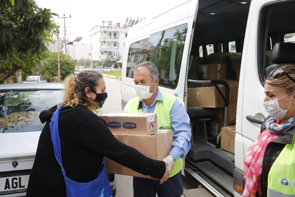 B&uuml;y&uuml;kşehir gıda yardımını s&uuml;rd&uuml;r&uuml;yor