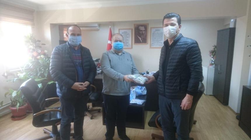 L&uuml;leburgaz&rsquo;da &uuml;retilen maskeler sağlık&ccedil;ılara teslim edildi