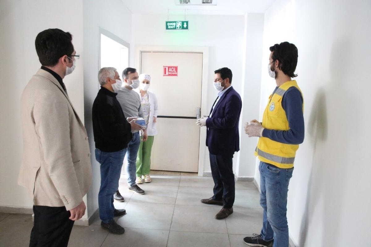 Haliliye&rsquo;de sağlık merkezlerine maske dağıtıldı