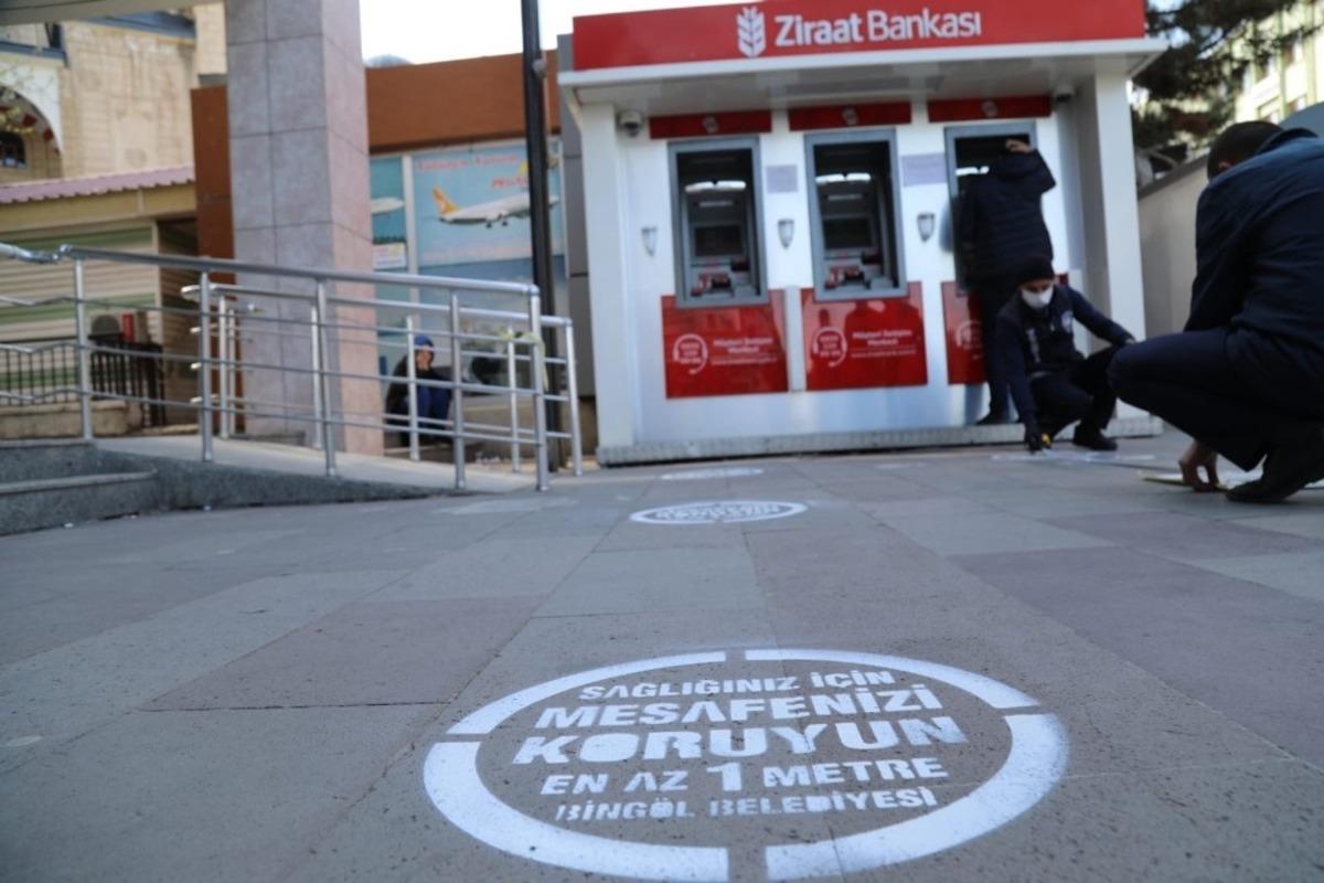 Bing&ouml;l&rsquo;de ATM &ouml;nlerine sosyal mesafe uyarısı