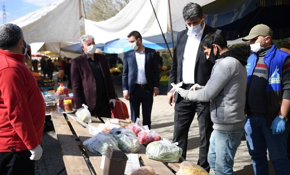 Kartepeli pazarcılardan &ouml;rnek davranış