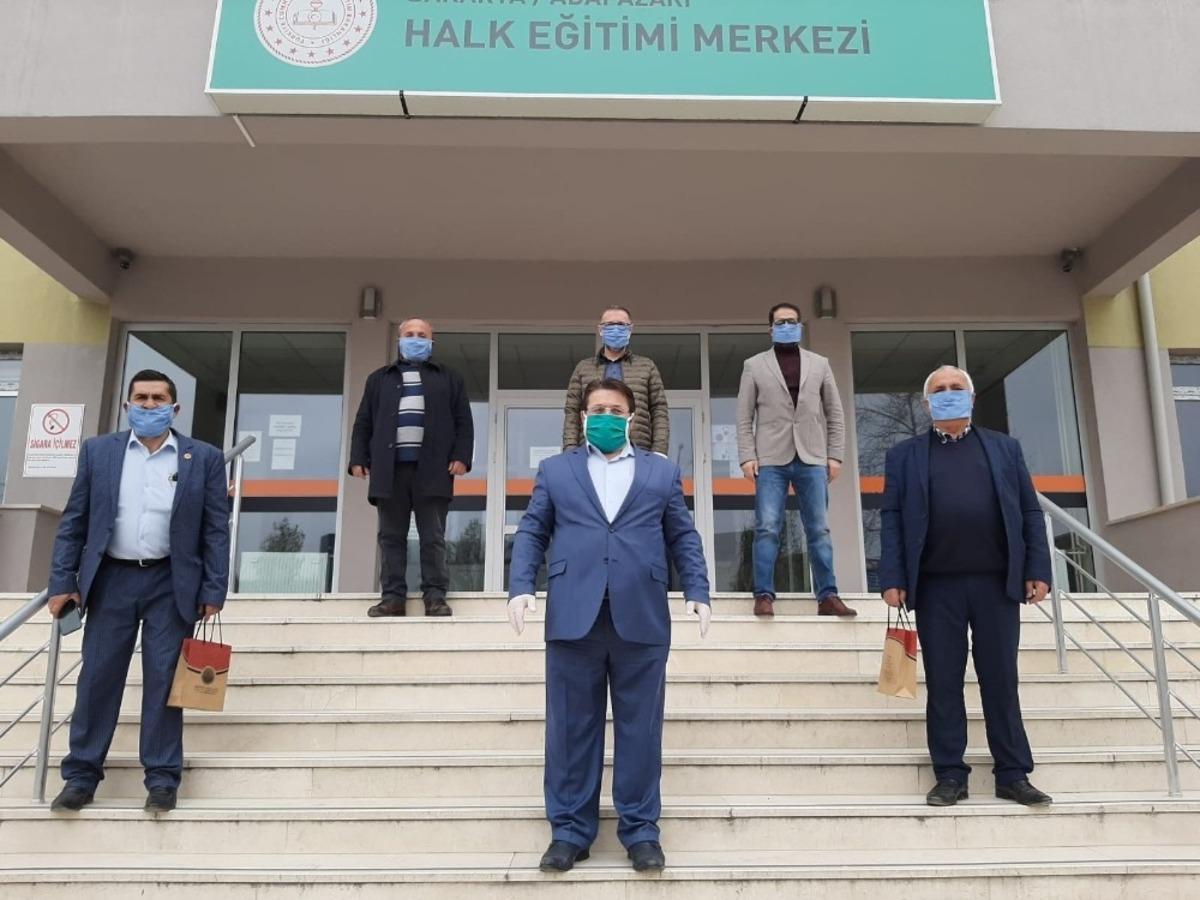 Sakarya&rsquo;da 84 mahallede 2 bin 100 kişiye maske ulaştırıldı