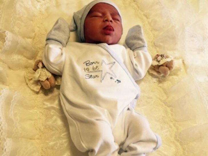 Kıvanç Tatlıtuğ'dan tatiline 'bebek' arası G2