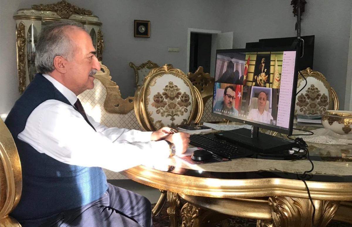 Rekt&ouml;r &Ccedil;omaklı, Bakan Sel&ccedil;uk ile video konferans y&ouml;ntemiyle g&ouml;r&uuml;şt&uuml;