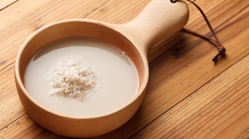 P&uuml;r&uuml;zs&uuml;z bir cilt i&ccedil;in ilk defa duyacağınız bir cilt bakımı y&ouml;ntemi! Pirin&ccedil; suyu...