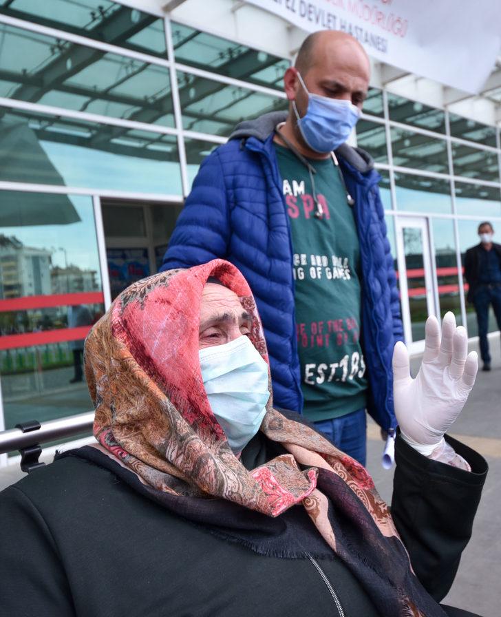 21 gün sonra koronavirüsü yenen kadın: Üzüntülüyüm, çift geldim tek gidiyorum G4