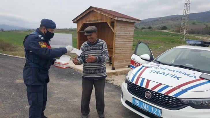 Amasya’da halka koruyucu maske dağıtıldı G3