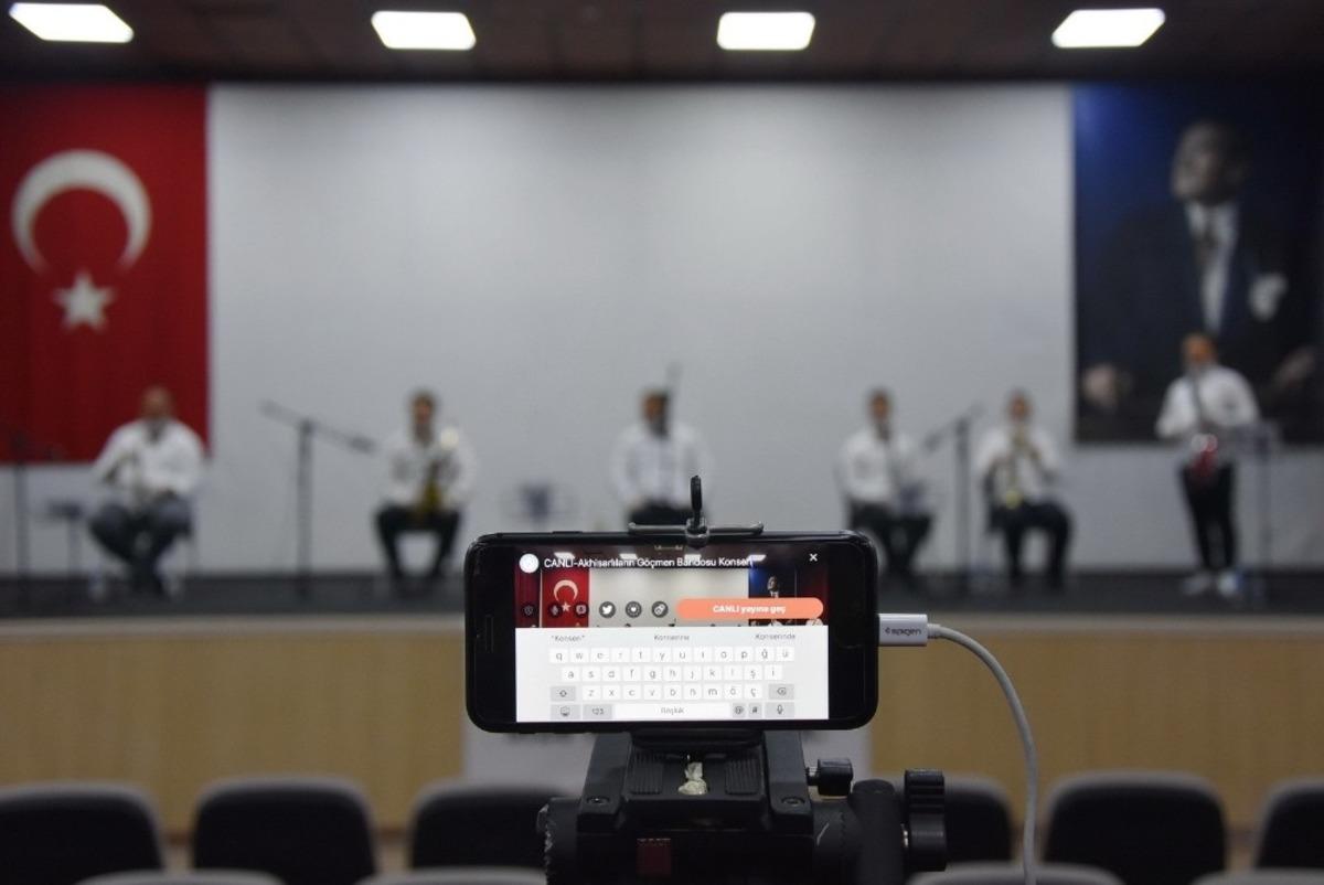 Akhisar Belediyesinden &rsquo;online konser&rsquo;