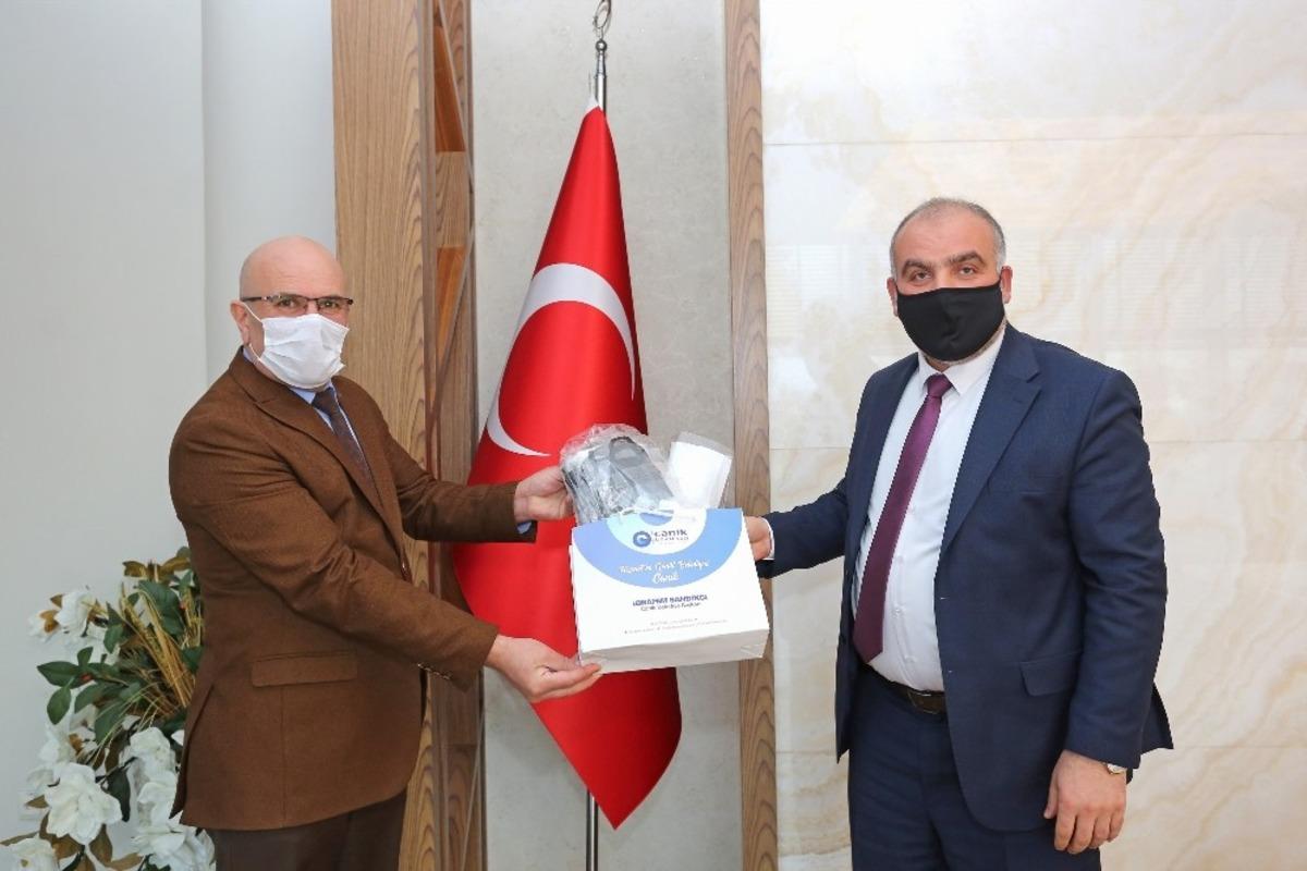 Sandık&ccedil;ı&rsquo;dan muhtarlara maske