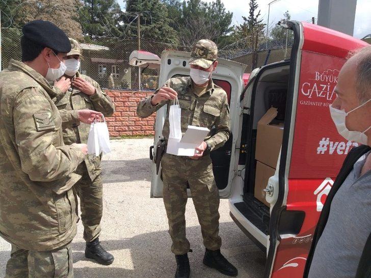 Mehmetçiğe maske desteği G1