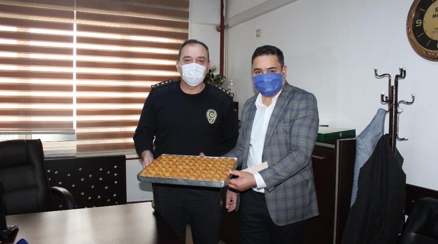 Emniyet teşkilatına "tatlı" kutlama