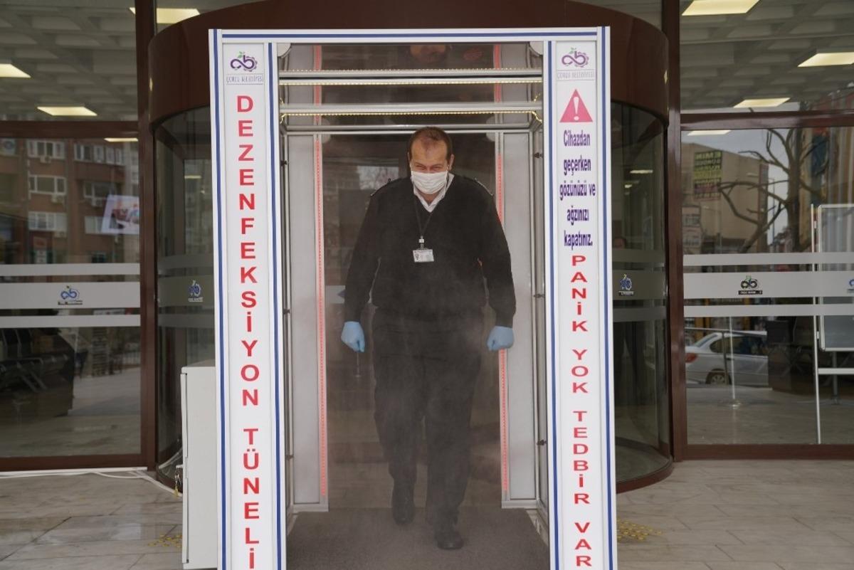&Ccedil;orlu&rsquo;da belediye girişine dezenfeksiyon t&uuml;neli kuruldu