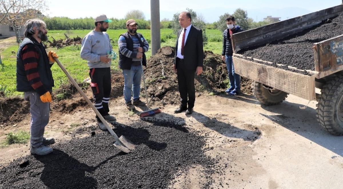 Başkan Akın arazi yollarındaki &ccedil;alışmaları inceledi