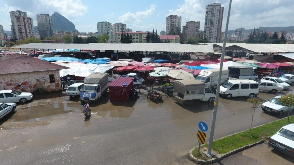 Kozan&rsquo;da semt pazarı yeniden haftada &uuml;&ccedil; g&uuml;ne &ccedil;ıkarıldı
