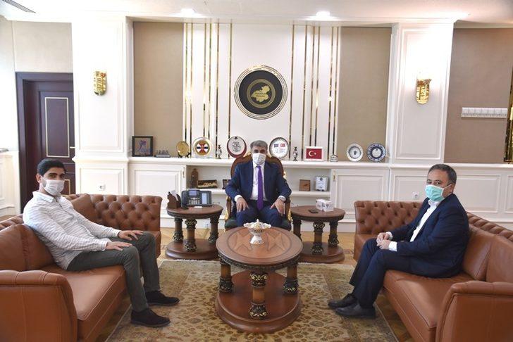 AK Parti teşkilatı 300 adet gıda kolisi bağışında bulundu G1