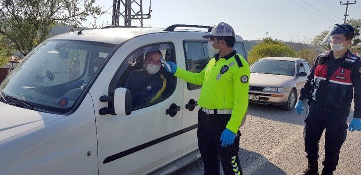 Gördes’in giriş ve çıkışlarında korona virüs uygulamaları devam ediyor G1