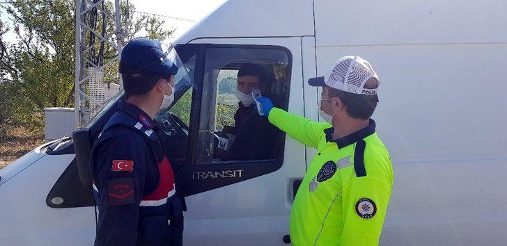 Gördes’in giriş ve çıkışlarında korona virüs uygulamaları devam ediyor G3