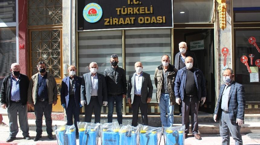 Türkeli’de muhtarlara dezenfektan makinesi dağıtıldı