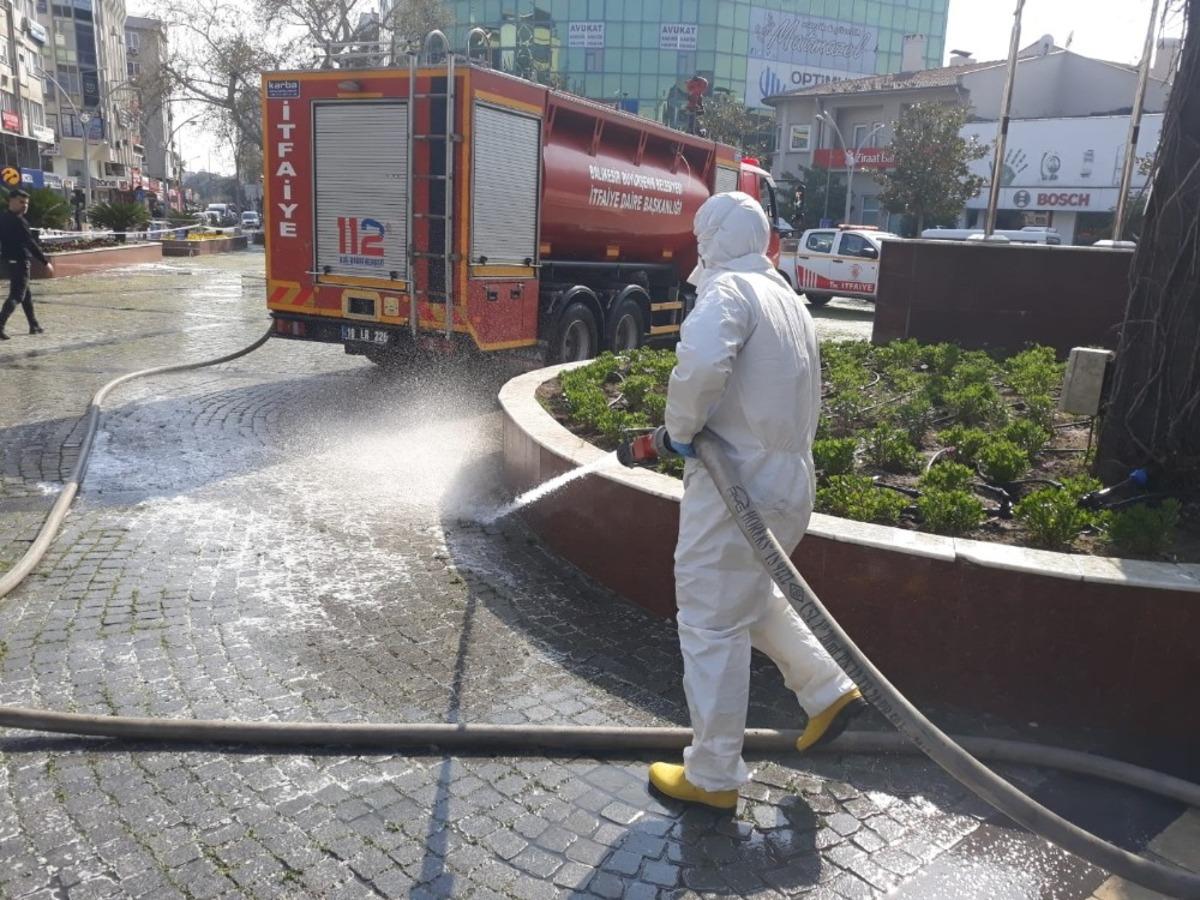 Balıkesir&rsquo;de itfaiye ekipleri vir&uuml;sle amansız m&uuml;cadelesini s&uuml;rd&uuml;r&uuml;yor