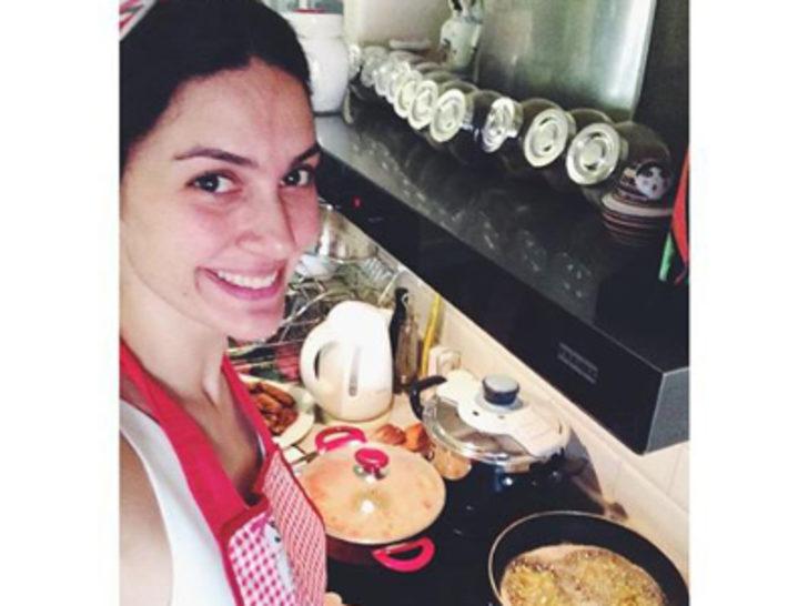 Bergüzar Korel kahve dükkanını açtı G2