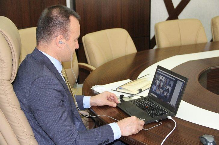 Ağrı Valisi Elban, e-konferans yoluyla bin 300 öğretmene seslendi G2