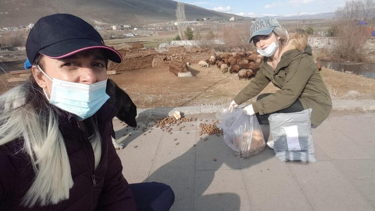 Sokak hayvanlarına &Ccedil;ıldırlı bayanlar sahip &ccedil;ıktı