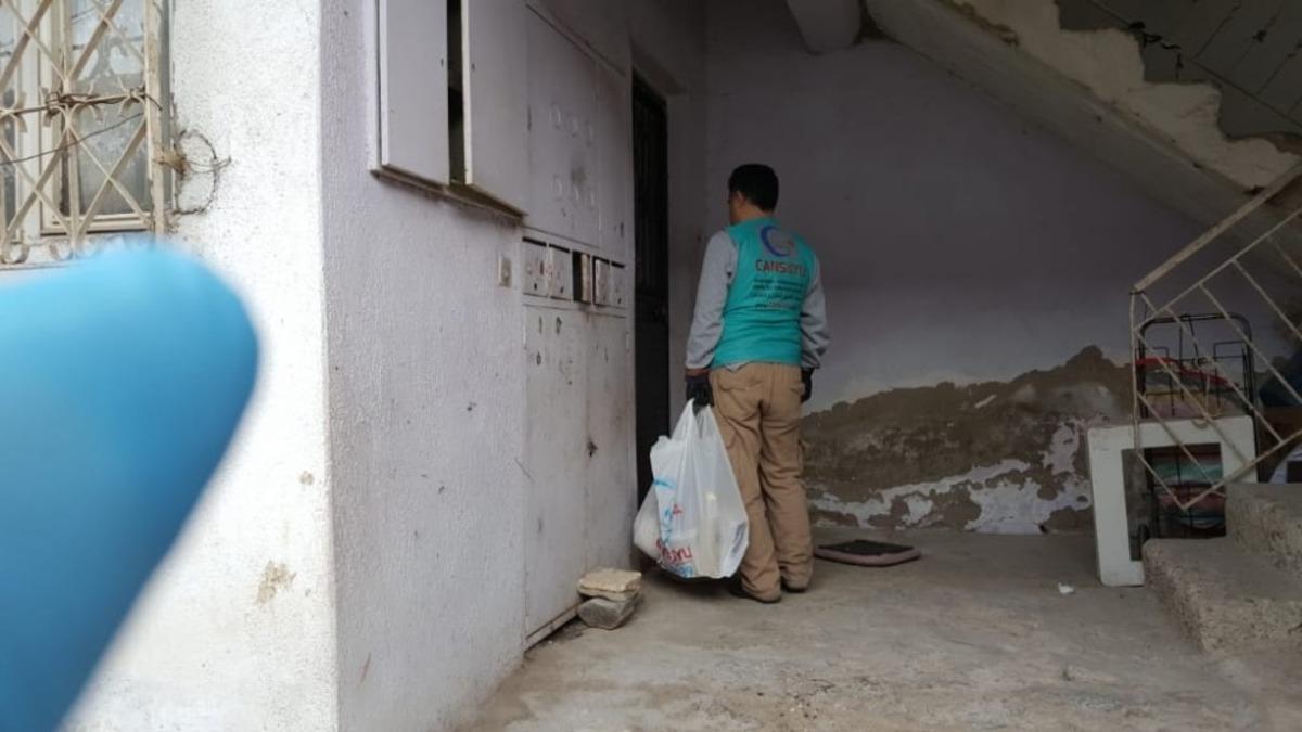 Veren el ile alan el arasında k&ouml;pr&uuml; oluyorlar