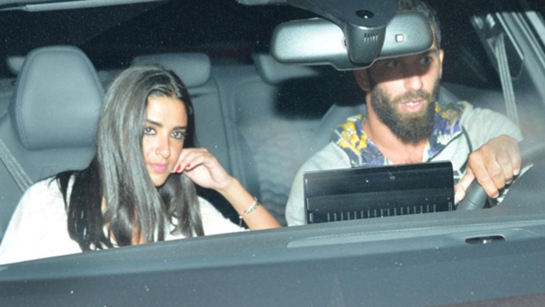 Arda Turan transferi sevgilisiyle kutladı