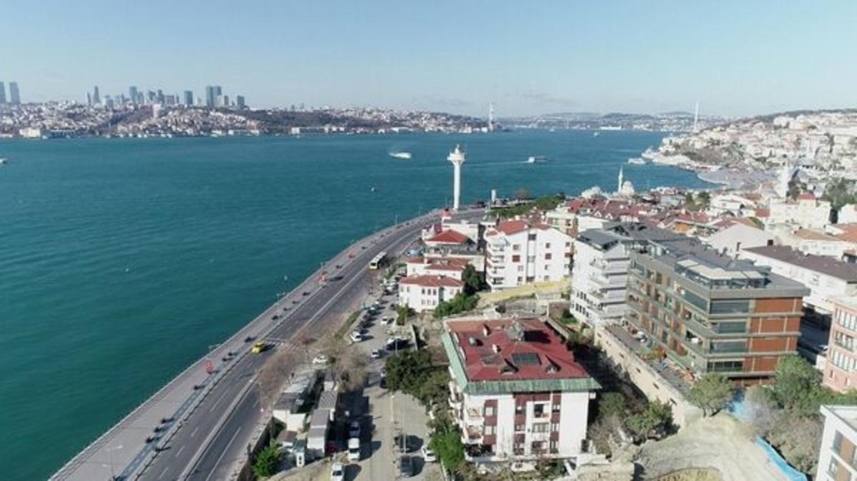 İstanbul Boğazı turkuaz renge b&uuml;r&uuml;nm&uuml;şt&uuml;! İşte sebebi 