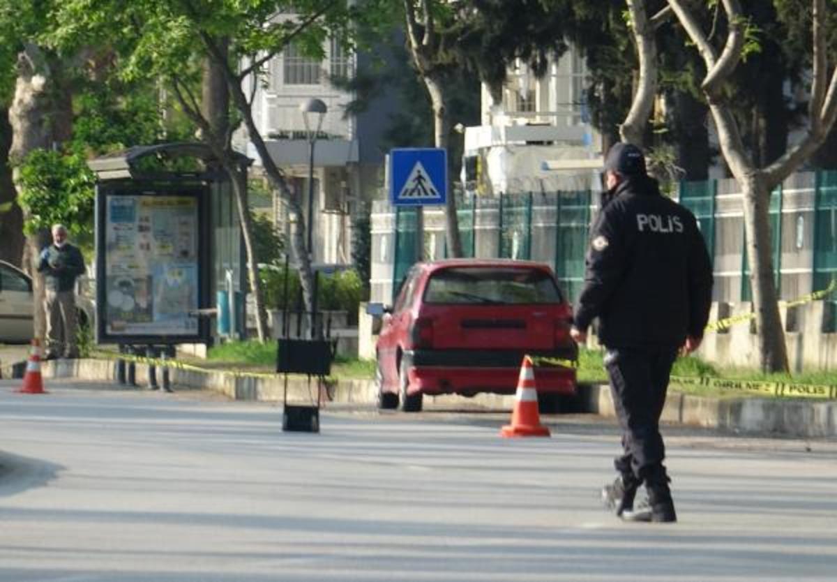Adana'da plakasız otomobil polisi alarma ge&ccedil;irdi