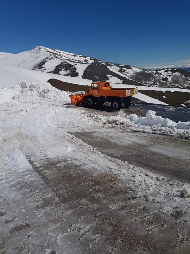 Bayburt-Trabzon arasında baharda karla mücadele G3