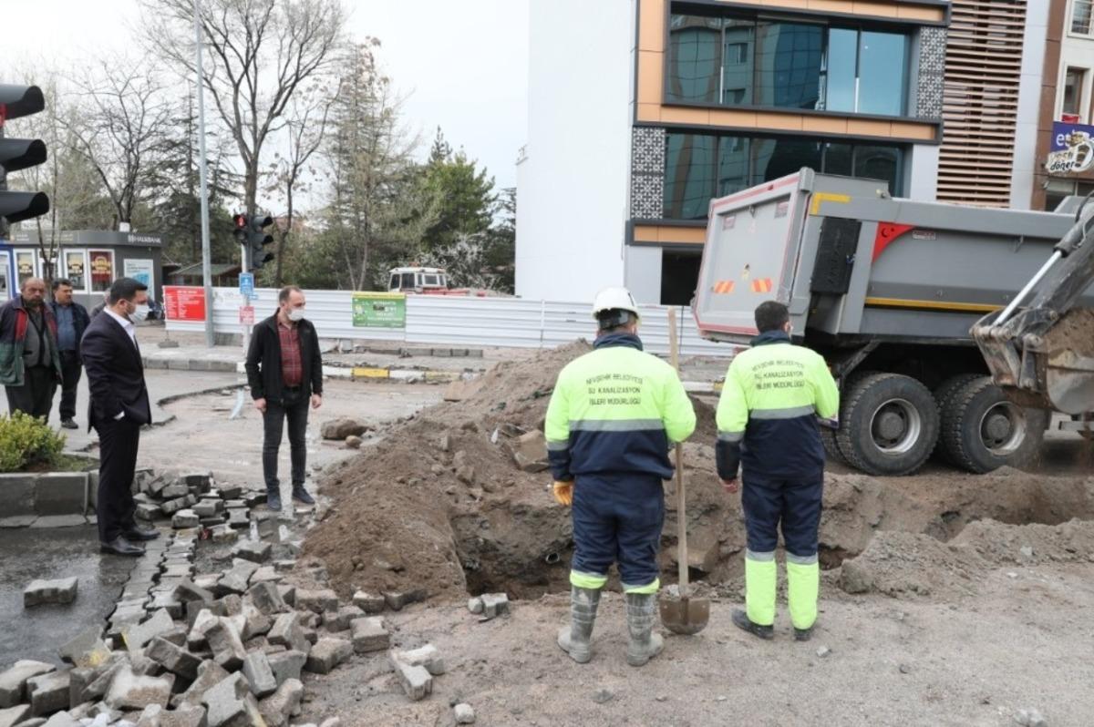 Belediye Başkanı Arı, &ccedil;alışma alanlarında incelemelerde bulundu