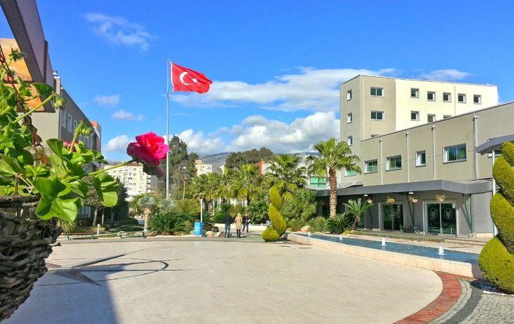 Yaşar Üniversitesinden kampüsü için dezenfektan üretimi G2