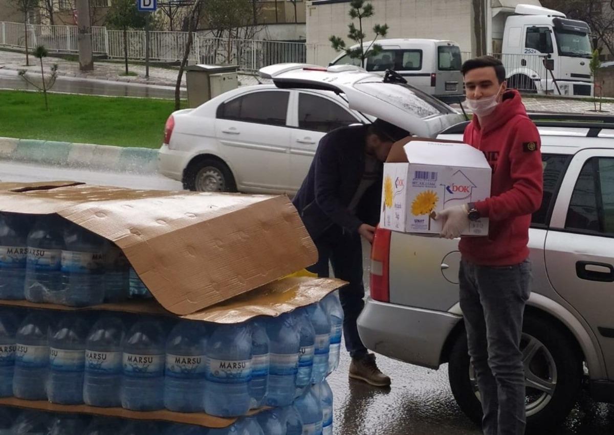 G&ouml;n&uuml;ll&uuml;lerden ihtiya&ccedil; sahiplerine gıda yardımı