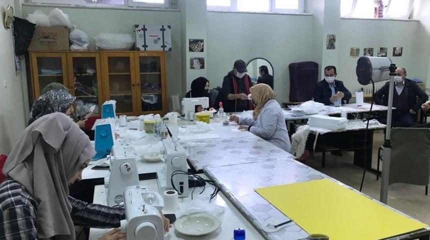İncesu Halk Eğitim Müdürlüğünde Maske Üretimi Devam Ediyor