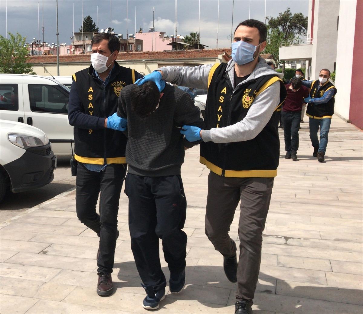 Doğum g&uuml;n&uuml; pastası almaya giden babayı gasbeden 4 zanlı tutuklandı