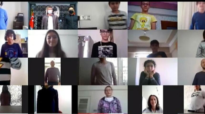 İstiklal Marşı aşkı Korona tatili dinlemiyor