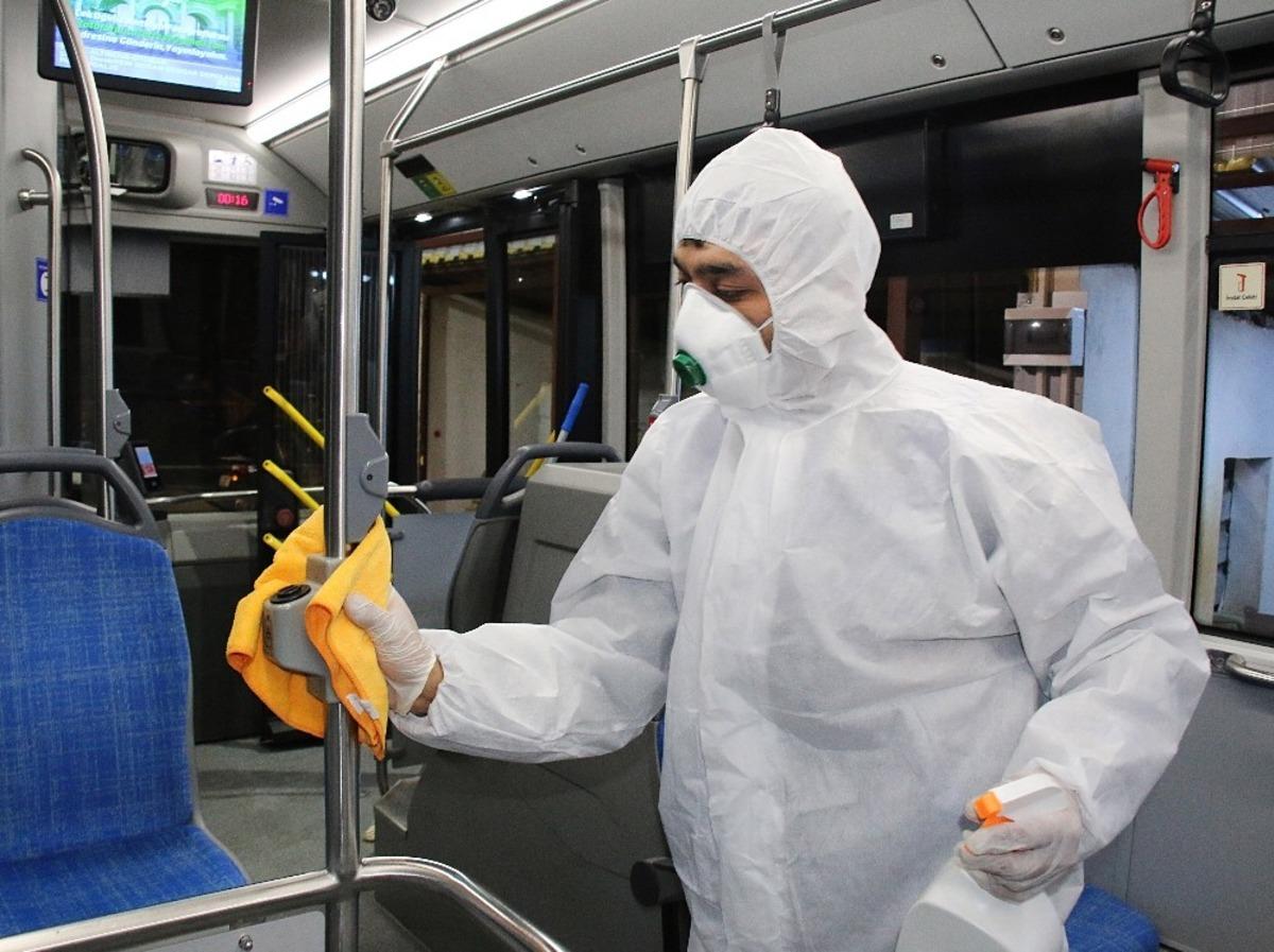 Antalya&rsquo;nın 19 il&ccedil;esi 32 bin litre dezenfektan ile temizlendi