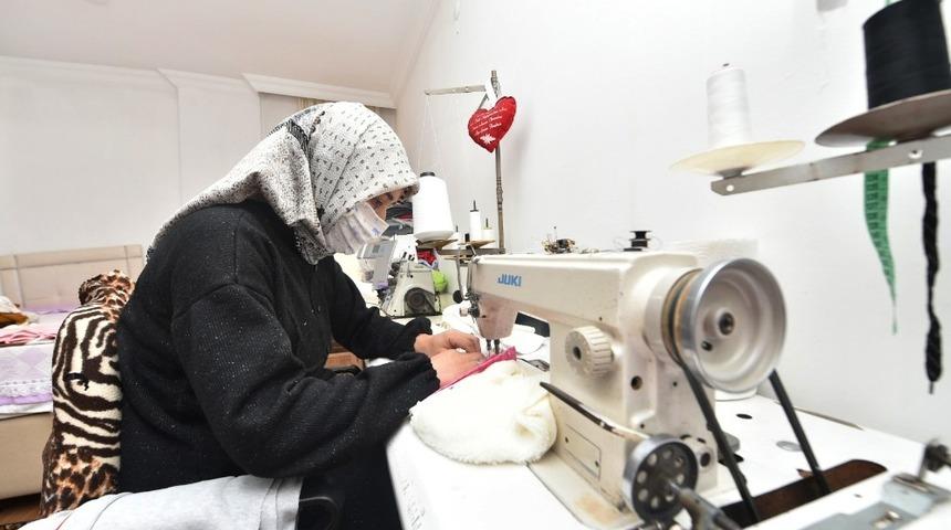 Mamaklı hanımlar iş h&uuml;nerlerini evde sergiliyor
