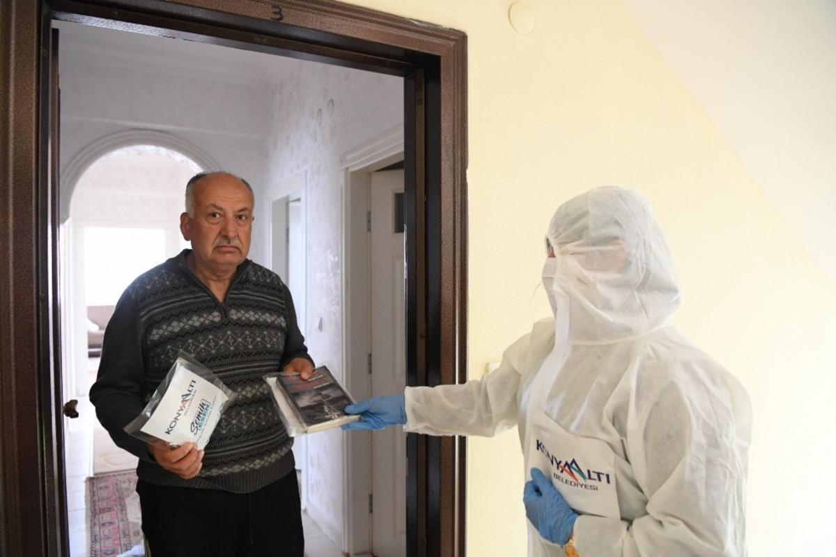 Konyaaltı Belediyesi&rsquo;nden evde kalanlara kitap hediyesi
