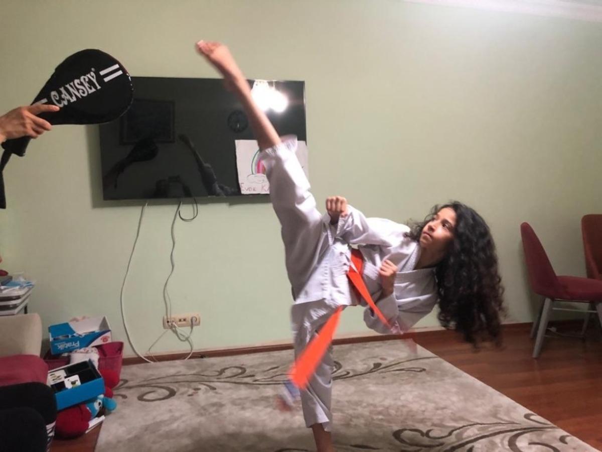 Antren&ouml;r ve sporcularından evde kal &ccedil;ağrısı