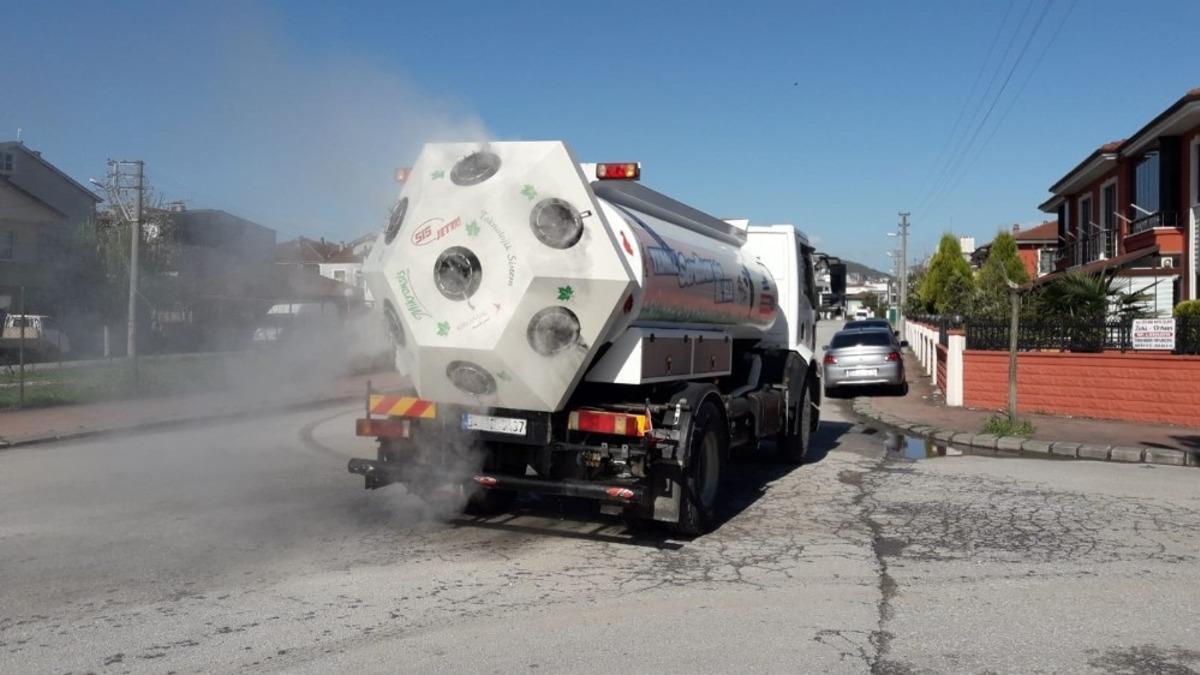 Serdivan&rsquo;da 54 kilometre yol dezenfekte edildi