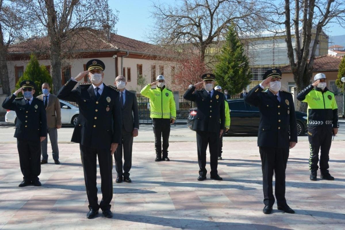 T&uuml;rk Polis Teşkilatı 175 yılı m&uuml;nasebetiyle &ccedil;elenk sunumu yapıldı
