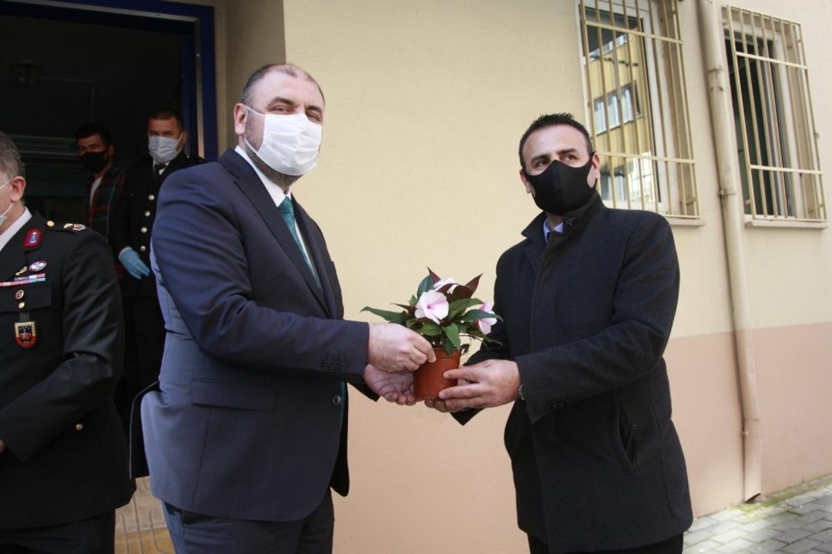 Askerden polise alkışlı kutlama